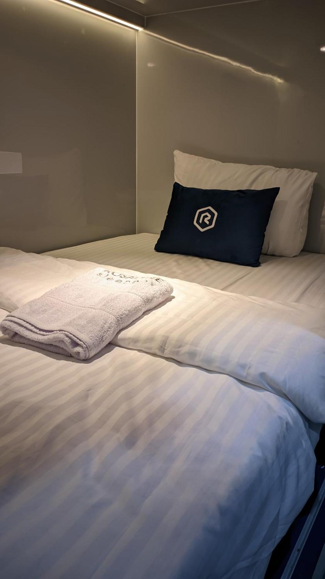 Hotel Rosalyne Sleepbox Tugu 2 Yogyakarta Exterior foto