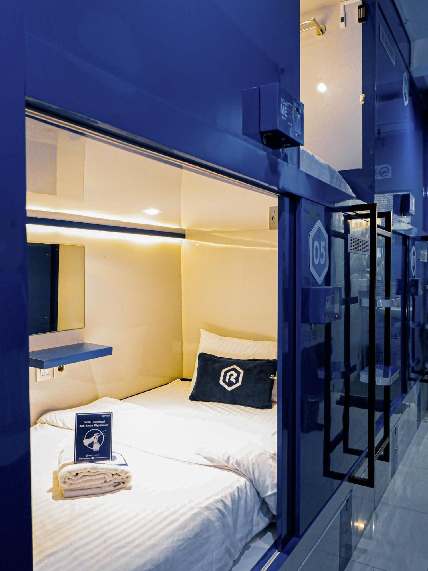 Hotel Rosalyne Sleepbox Tugu 2 Yogyakarta Exterior foto